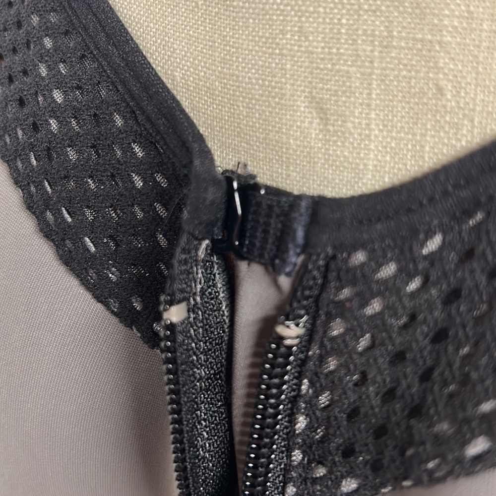 Wacoal Sports Bra Zippered Racer Back #853222 34DDD Underwire Adjustable Straps - Picture 9 of 15